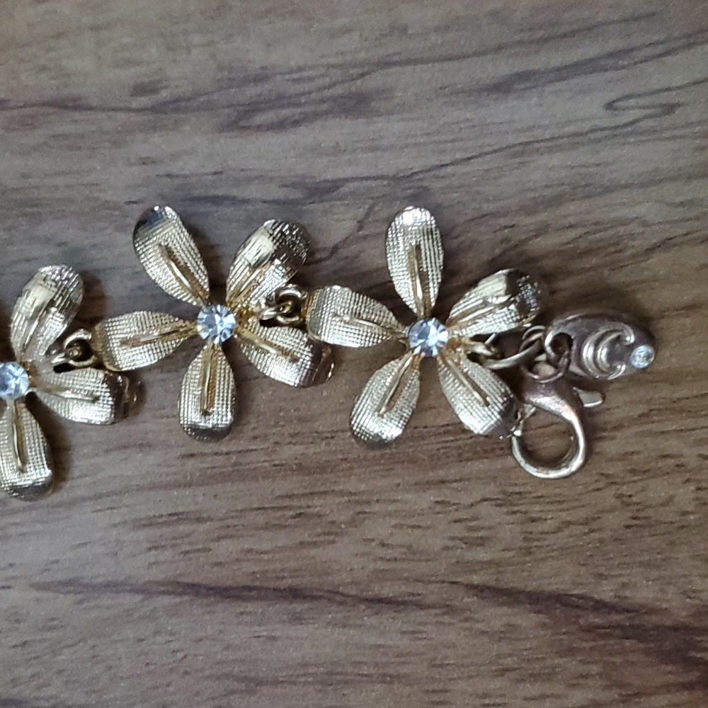 Daisy Gold Tone Rhinestone Bracelet - Picture 3 of 7